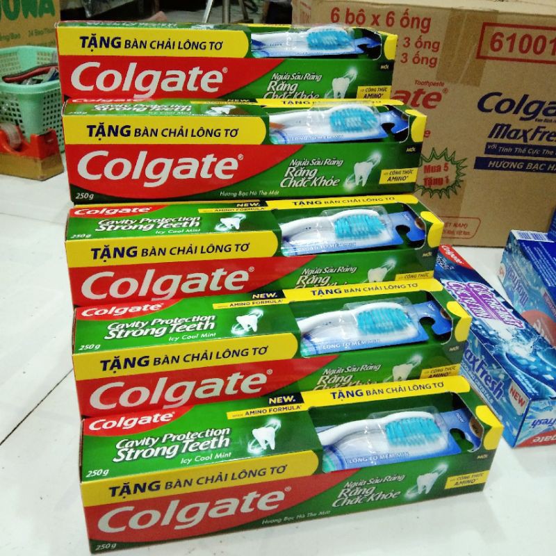 kem đánh răng colgate tặng bàn chải lông tơ