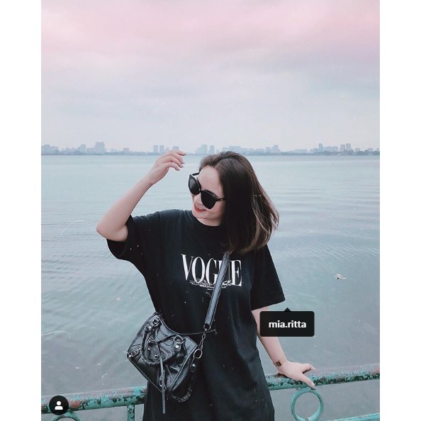 Áo phông VOGUE oversize - Áo thun nữ màu đen trắng chất liệu cotton A1751