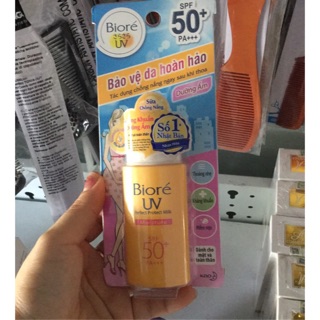 Kem Chống Nắng Biore Perfect Block Milk vàng