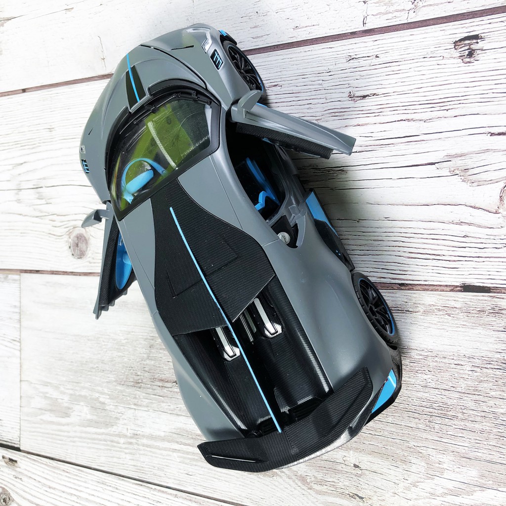 Mô hình siêu xe Bugatti Divo tỉ lệ 1:24 hãng Hengteng phong cách mạnh mẽ, thể thao