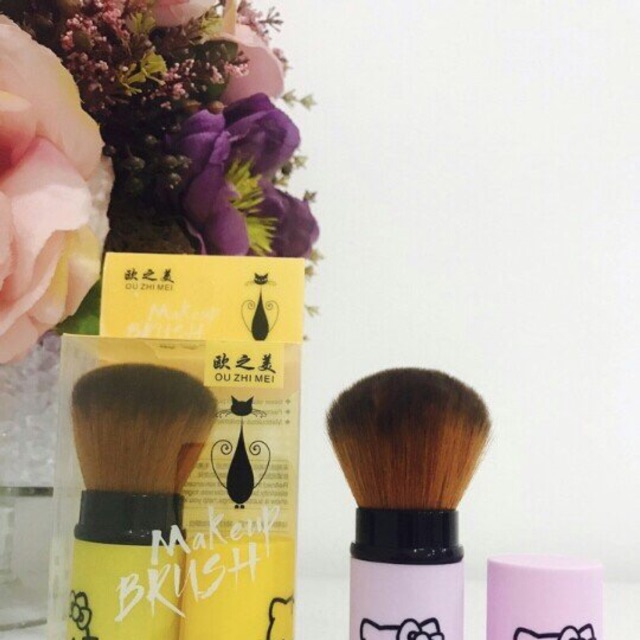 Cọ Má Hồng Hello Kitty Makeup