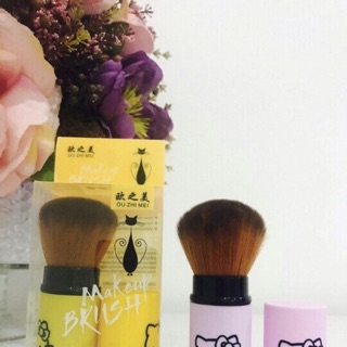Cọ Má Hồng Hello Kitty Makeup