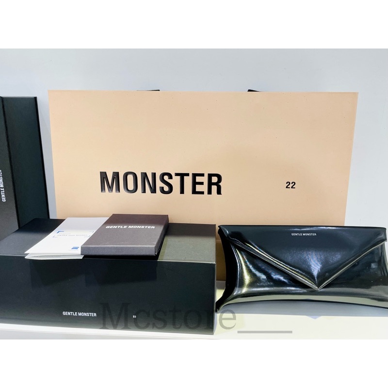 KÍNH MÁT MOMATI 01 CAO CẤP CHỐNG 100% TIA UV BY MCSTORE