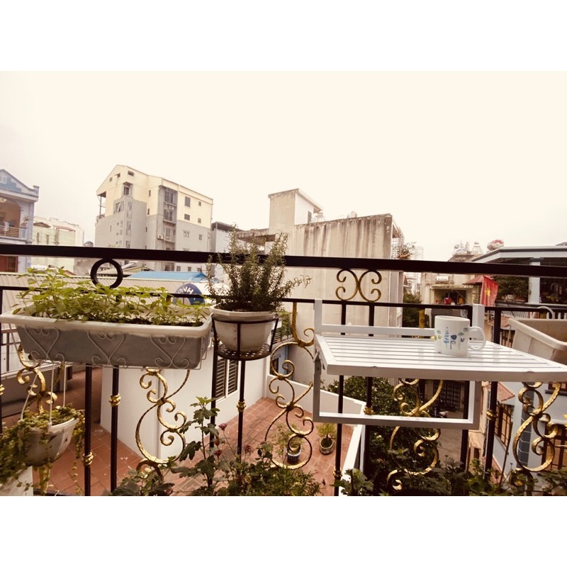 Bàn treo ban công gấp được Green Home