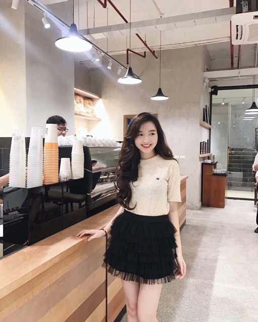 Chân váy tầng ngắn