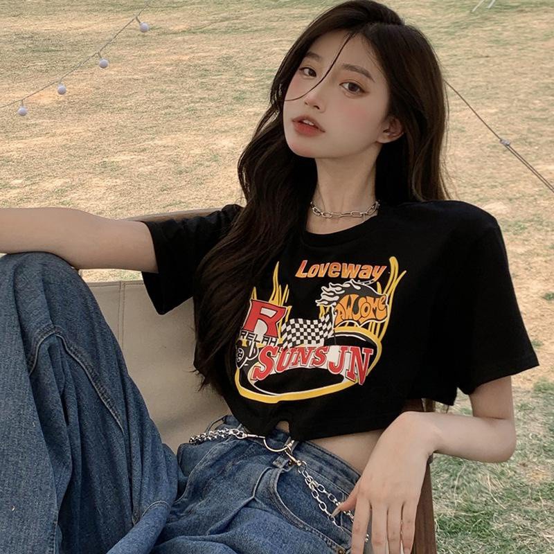 Áo croptop tay ngắn màu đen thiết kế dáng rộng thoải mái