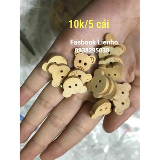 Nút gỗ hình thú và hoa văn