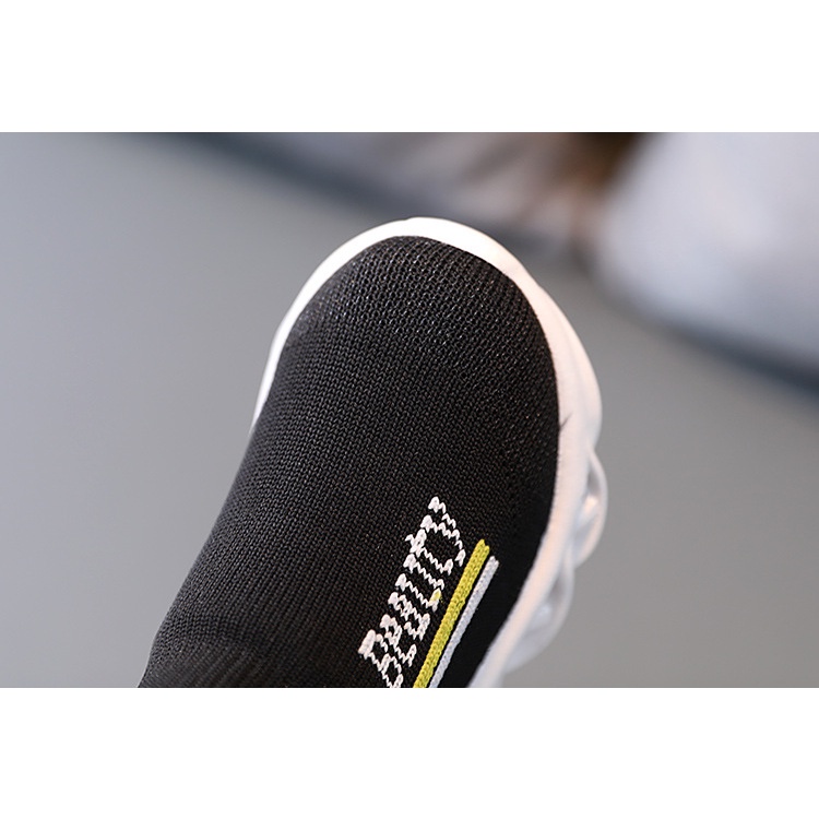 Giày Thể Thao Đế Mềm Siêu Nhẹ Thoáng Khí Có Đèn Led Thời Trang Unisex Cho Trẻ Em