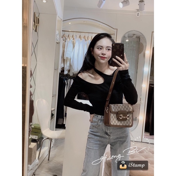 Áo thun cổ choker hở vai