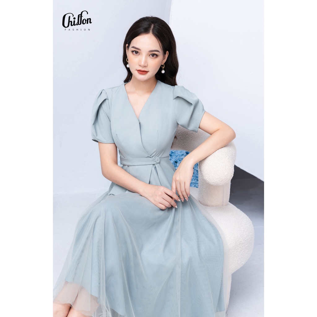 Áo ký giả cổ V phối đai cúc bọc thiết kế by Chiffon