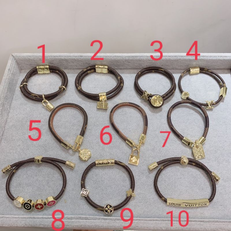 Tổng hợp những mẫu vòng tay chất liệu da mềm
