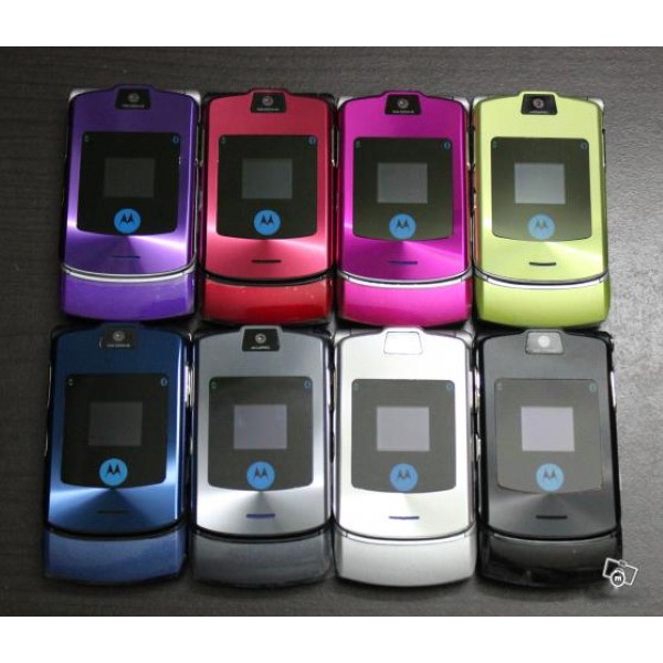 Điện thoại nắp gập Motorola v3 bàn phím thép thời trang sang trọng