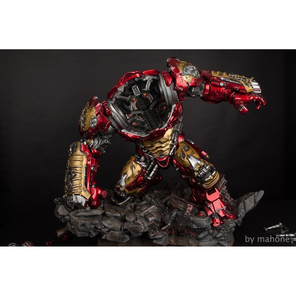 File in 3D Hulkbuster & IronMan