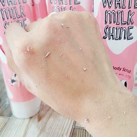 Tẩy Tế Bào Chết Toàn Thân Trắng Da Sữa Bò Cathy Doll White Milk Shine Peeling Body Scrub 320ml