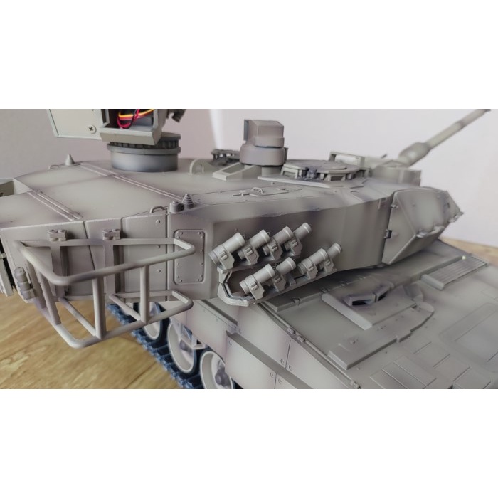 Mô hình lắp ráp xe tăng quân sự 1/35 SCALE LEOPARD 2 A6 MAIN BATTLE TANK Tamiya 35271 - GDC