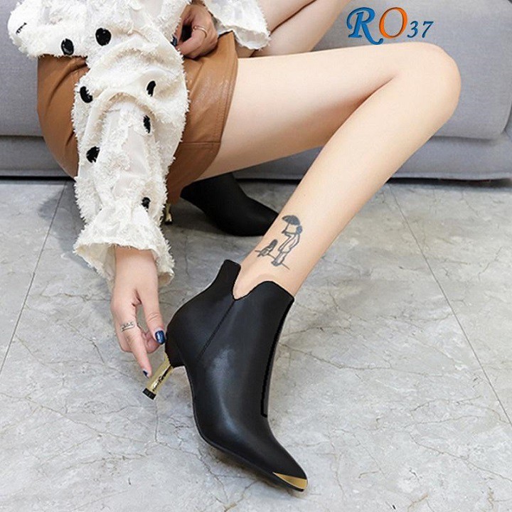 Giày boots nữ cổ ngắn 7p hàng hiệu rosata hai màu đen đỏ thời trang ro37 | BigBuy360 - bigbuy360.vn
