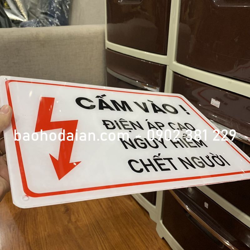 Biển báo mica Cấm vào! Điện áp cao nguy hiểm chết người - kích thước 24 x 36cm