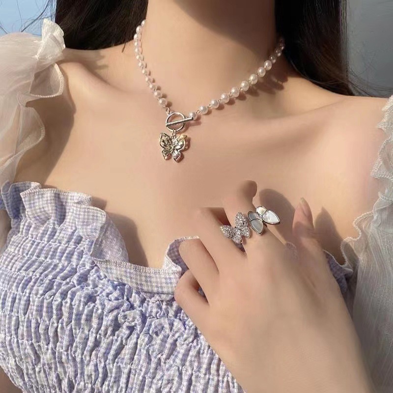 ✨✨Vòng cổ Mặt Bướm Đính Ngọc Trai Thời Trang