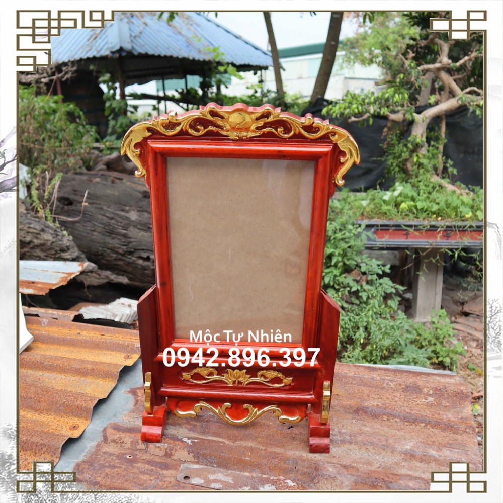 Khung ảnh thờ gia tiên trạm hoa lá tây nền rát vàng gỗ hương