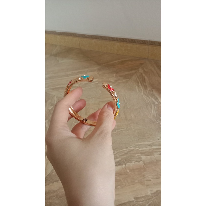 Vòng tay Cloisonne với nhiều màu sắc khác nhau