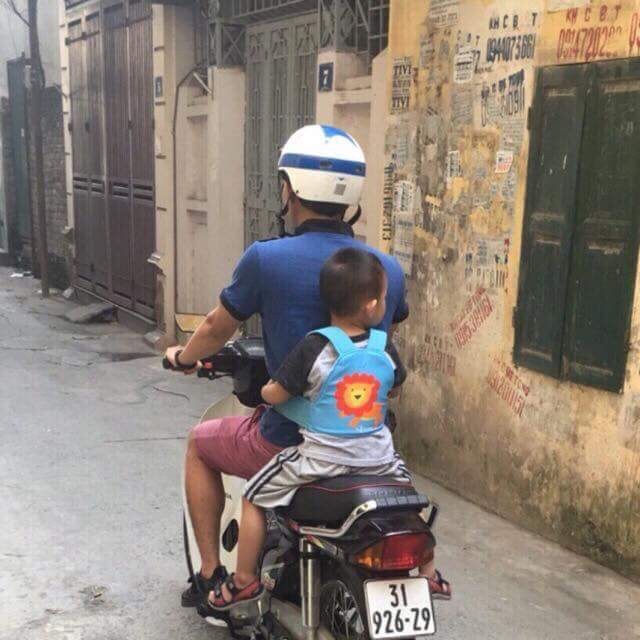 Đai xe máy an toàn cho bé kiểu dáng ba lô