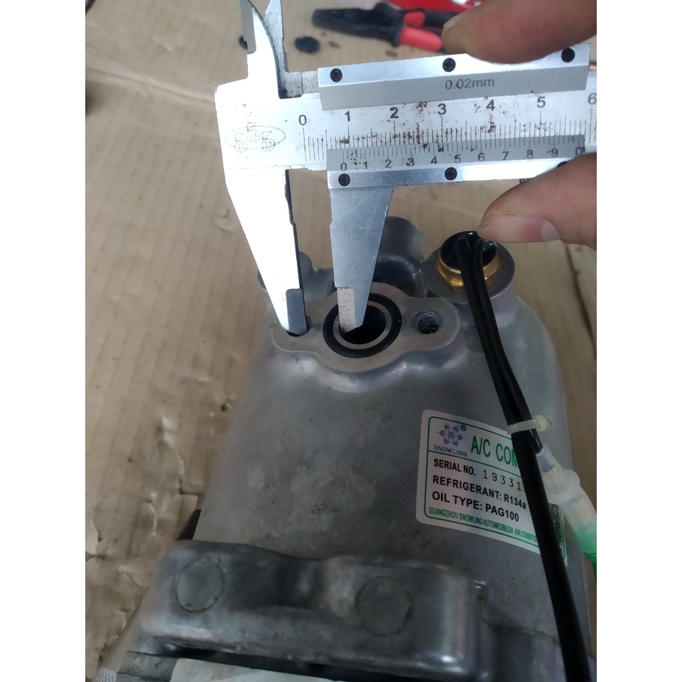 Lốc điều hòa  Komatsu 12V / 24V hàng Trung Quốc