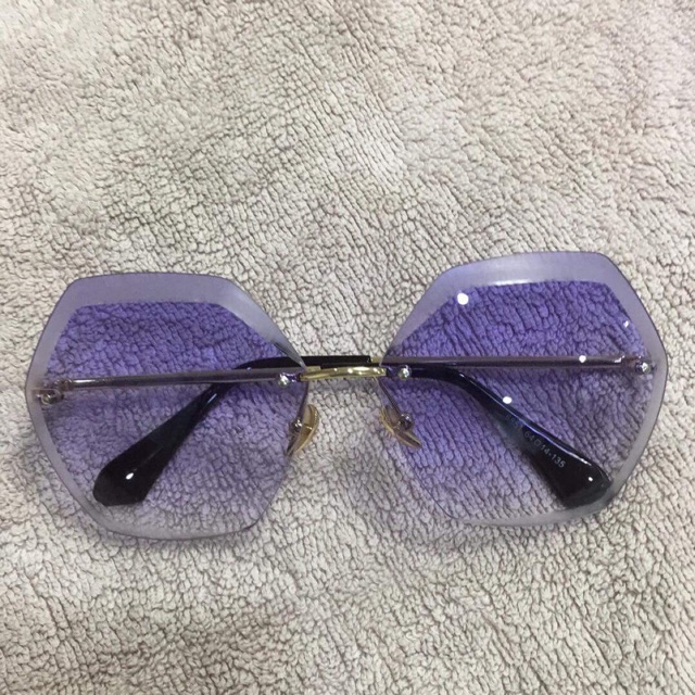 Don nhu nhi nhanh,Shop si Lê trang chuyên sỉ và lẻ tất cả các mặt hàng thời trang nam nữ và bé đẹp độc lạ. Với phục vụ