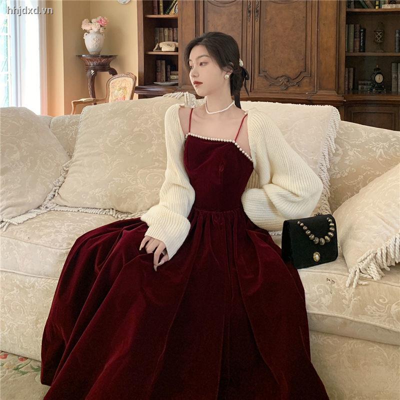 Đầm nhung màu đỏ thời trang sang trọng