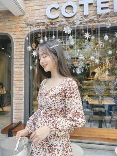 Đầm cổ vuông rút dây dài tay