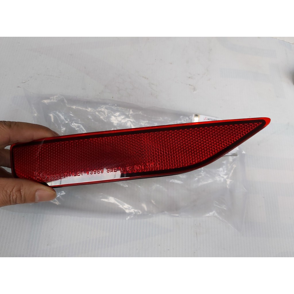 Đèn phản quang xe Mitsubishi xpander