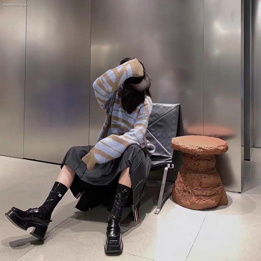 Giày bốt martin đế dày mũi vuông phối lỗ cài khóa kiểu cổ điển thời trang mùa hè mới cho nữ 2021 | BigBuy360 - bigbuy360.vn