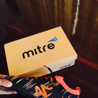 Mitre chính hãng tặng kèm vớ chống trơn trị giá 50.000 đồng