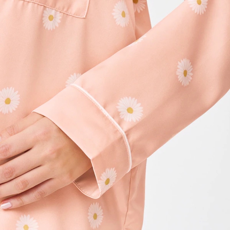 Bộ quần áo dài pyjama nữ in hình hoa cúc xinh xắn  của GU - Nhật Bản