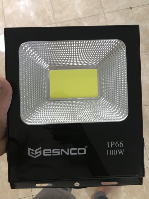 Đèn pha led 100W chuyên công trình ngoài trời chống nước IP66, vỏ nhôm đúc tản nhiệt tốt