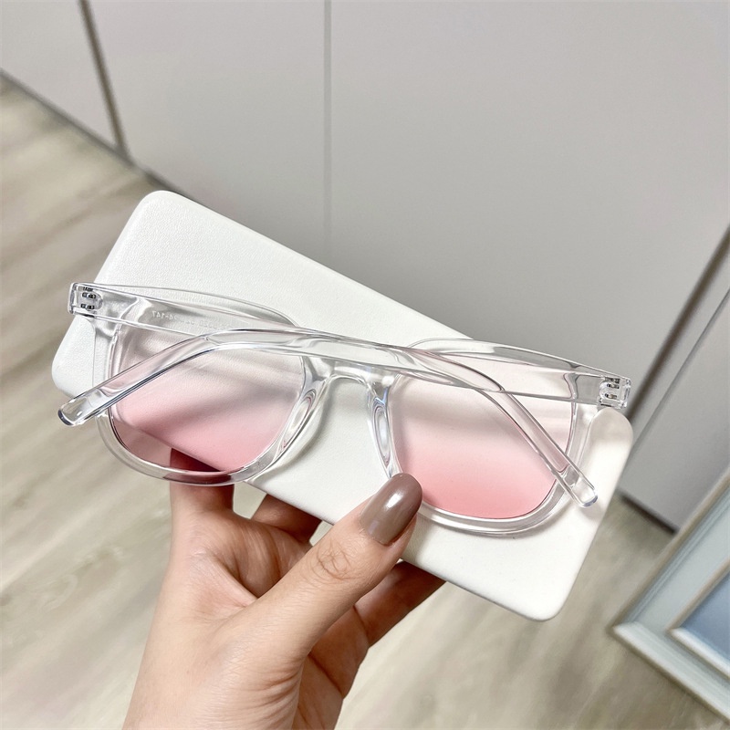 Mắt Kính Gọng Chữ V Dáng Vuông Thời Trang D41