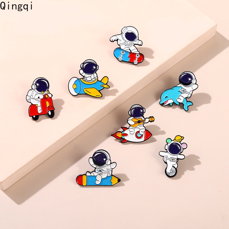 Ghim cài áo Miss Zoe hình phi hành gia hoạt hình đáng yêu