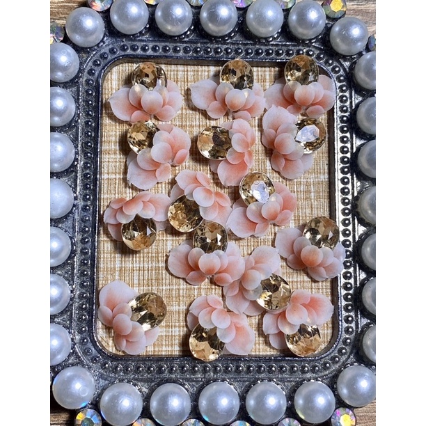 Hoa Bột -Hoa Cúc Ôm Đá - Giá 1 Bông