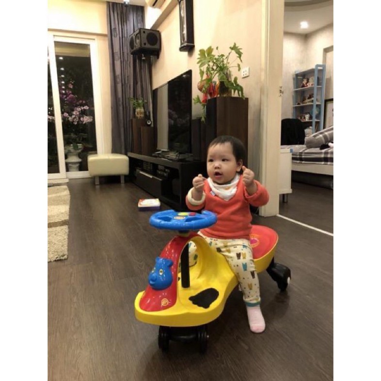 XE LẮC CÓ NHẠC
