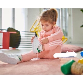Set bộ thể thao có mũ viền sọc màu hồng bé gái