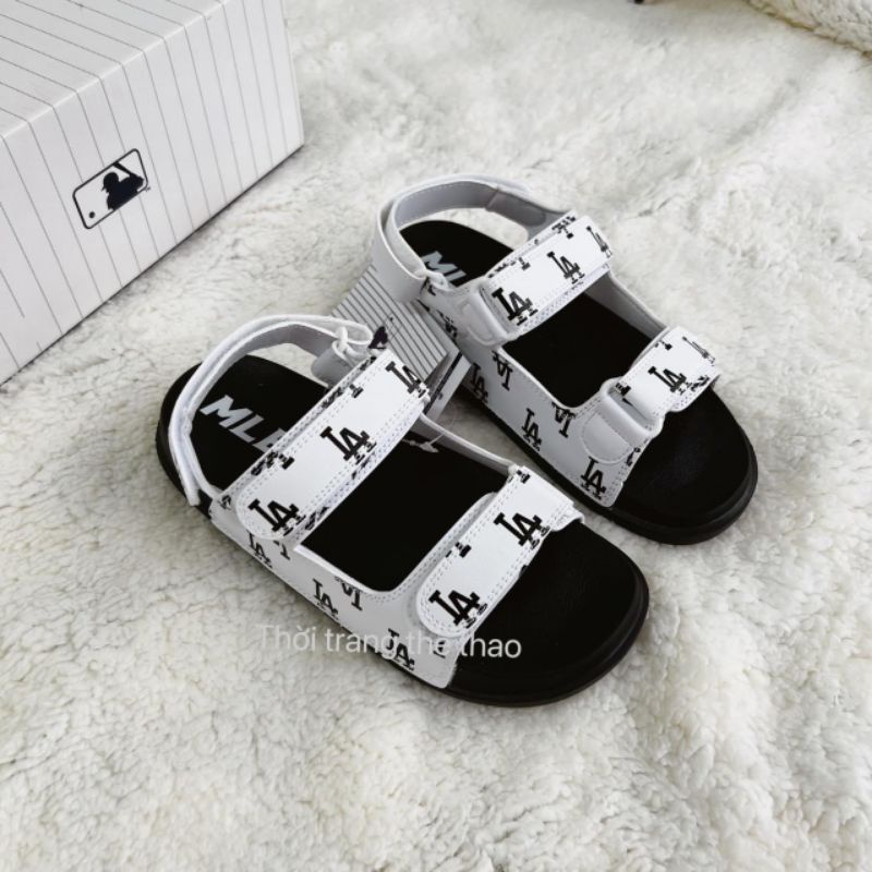 Dép sandal mới nhất hot hit phù hợp đi chơi, đi học.