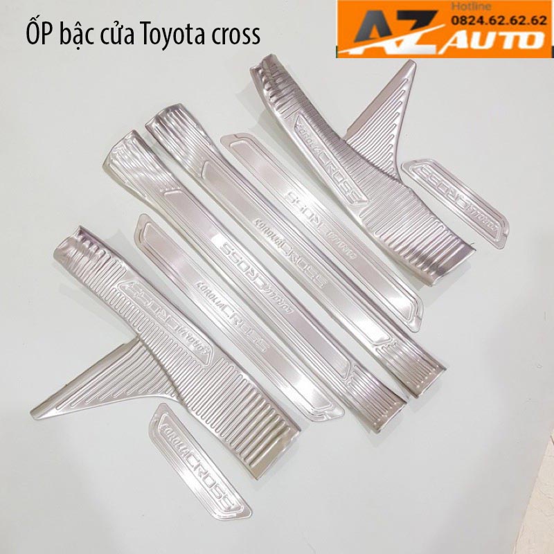 Ốp bậc cửa, Nẹp bước chân Toyota Corolla Cross 2020-2023, Mẫu Innox sáng