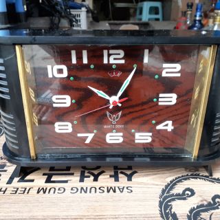 Đông hồ để bàn tủ chè vỏ nhựa chạy dây cót