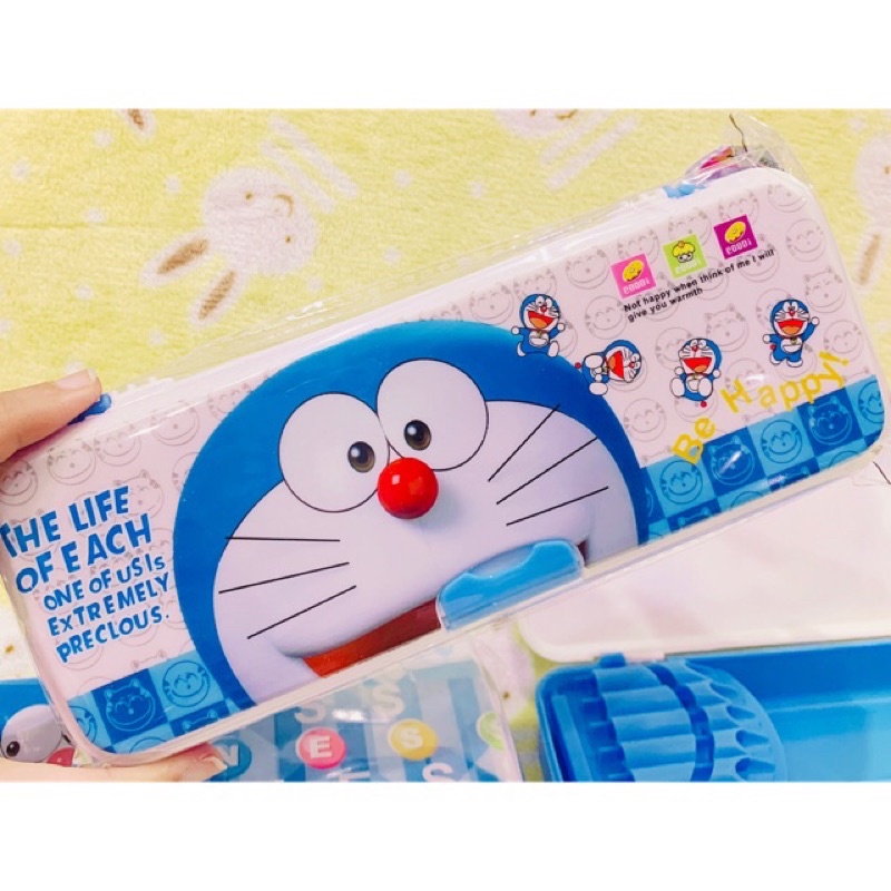 Hộp bút bóp viết nhựa trong Elsa, doremon, xe ben