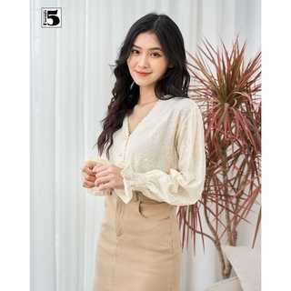 Áo sơ mi nữ kiểu họa tiết thêu nổi cổ V tay chun bồng Twentyfive 4005