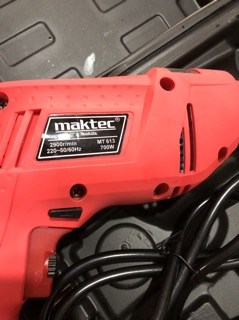 Máy khoan Maktec kèm vali đồ nghề