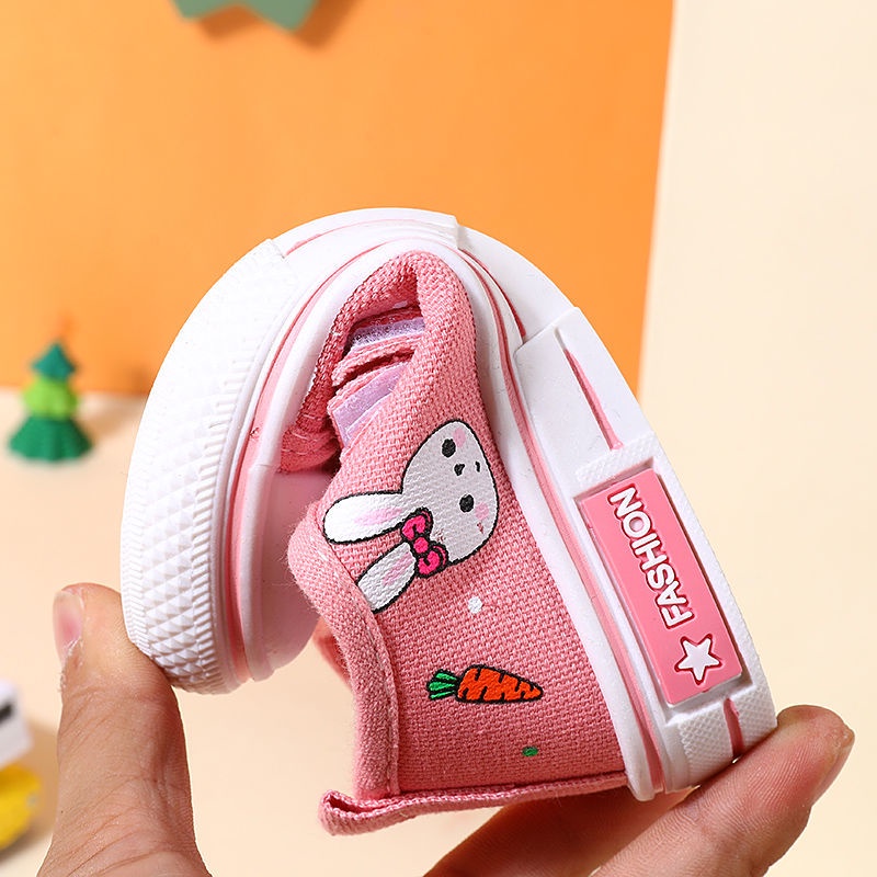 Giày vải bé gái giày đế mềm bé gái 1-3-6 tuổi giày vải thoáng khí bé trai giày trẻ em mùa xuân và mùa thu giày bệt dễ thương