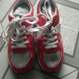 Giày the thao hieu SBENU du sai va mau