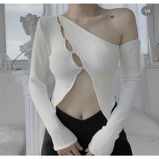 Áo kiểu tay dài lệch vai cutout sexy