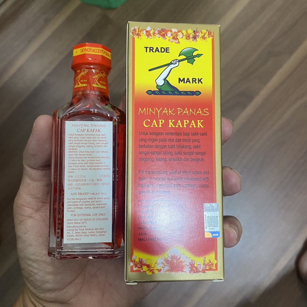 Dầu Nóng Hồng Hoa Hiệu Cây Búa Red Oil Flower 32ml Axe Brand
