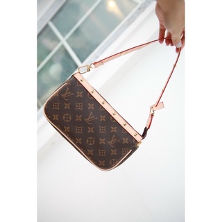 Túi Lv Pochette Viền Đinh